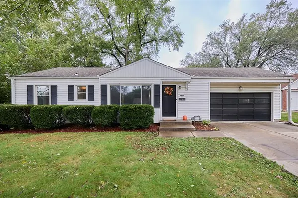 8824 Summit ST, Kansas City, MO 64114