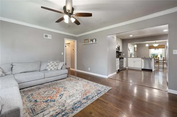 8824 Summit ST, Kansas City, MO 64114