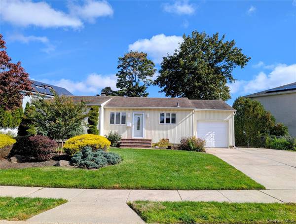 124 Morton BLVD, Plainview, NY 11803