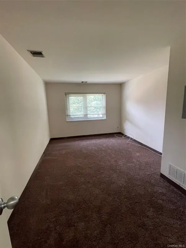 23-2B June Court, Bay Shore, NY 11706