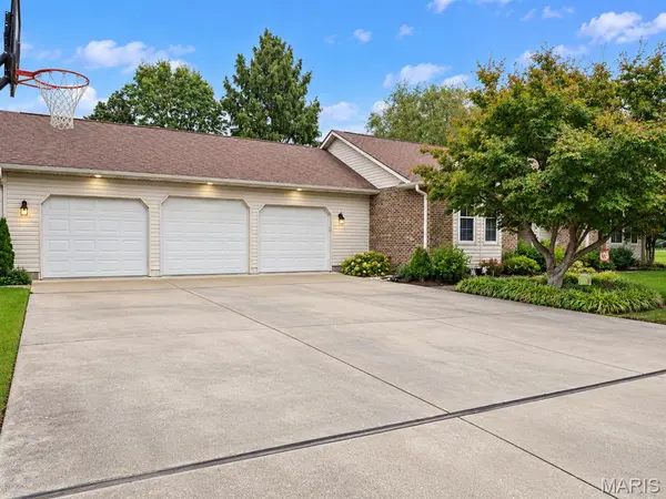 111 Larkspur LN, Sikeston, MO 63801