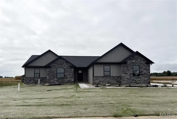 1006 Brianna CT, Jerseyville, IL 62052