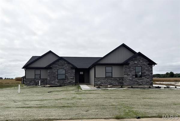 1006 Brianna CT, Jerseyville, IL 62052