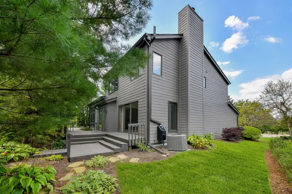1755 S Wiesbrook RD, Wheaton, IL 60189