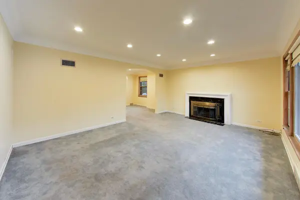 5858 N LOUISE AVE, Chicago, IL 60646