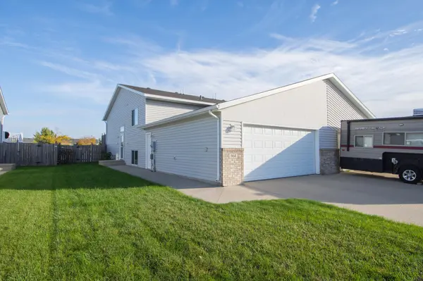 964 41st AVE W, West Fargo, ND 58078
