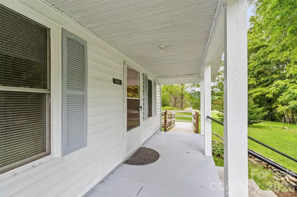 944 Georges Fork RD, Burnsville, NC 28714