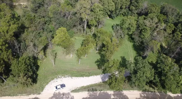 1828 S Road DR, Lansing, IA 52151