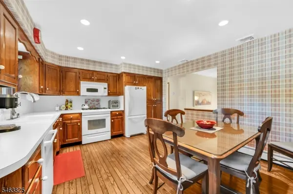11 Oakland Ter, Fairfield Twp., NJ 07004