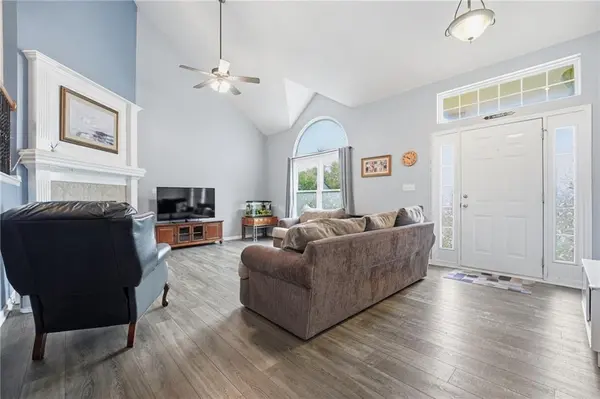 2252 SW Morris DR, Lee's Summit, MO 64082