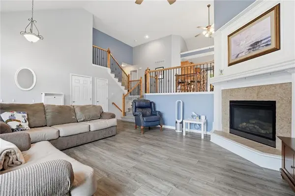 2252 SW Morris DR, Lee's Summit, MO 64082