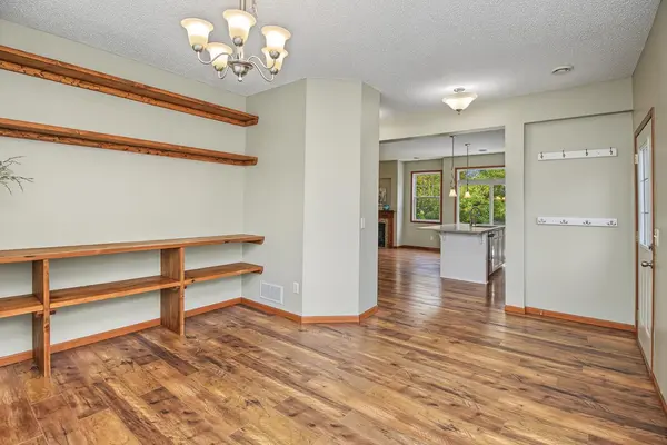 560 Ravencroft RD, Waconia, MN 55387