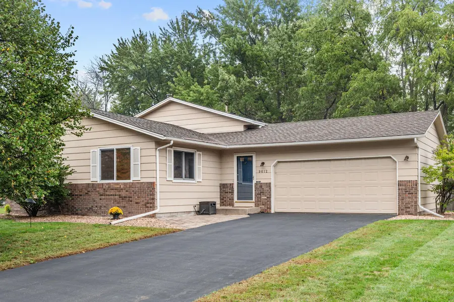 9612 Union Terrace LN N, Maple Grove, MN 55369