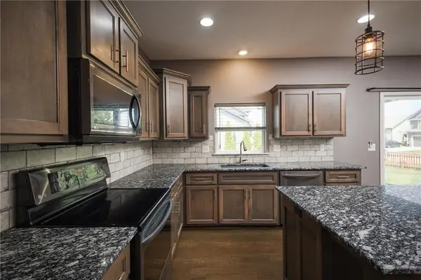 1802 VERBENA AVE, Greenwood, MO 64034