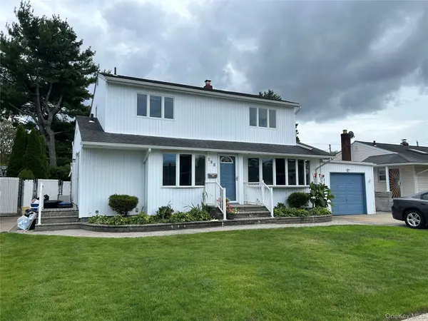 198 Dartmouth DR, Hicksville, NY 11801