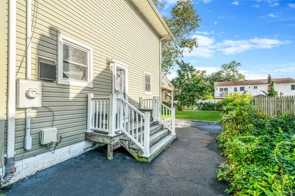 263 Waco ST, Lindenhurst, NY 11757