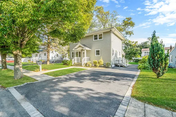 263 Waco ST, Lindenhurst, NY 11757