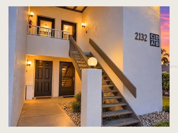 2132 LAKEWOOD CLUB DR S #8B, St Petersburg, FL 33712