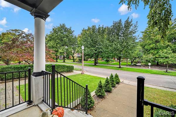 4420 Laclede AVE, St Louis, MO 63108