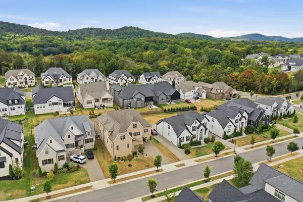 2037 Bocage CIR, Nolensville, TN 37135