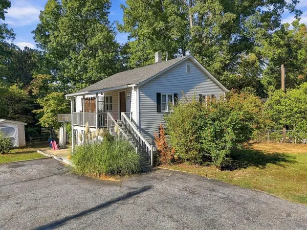1676 Old Charlotte RD, Spartanburg, SC 29307