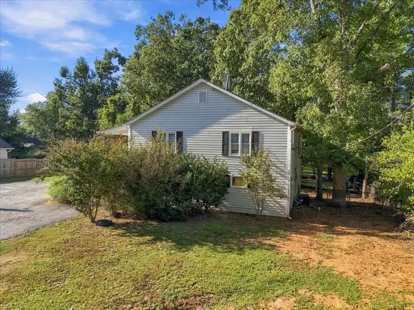 1676 Old Charlotte RD, Spartanburg, SC 29307