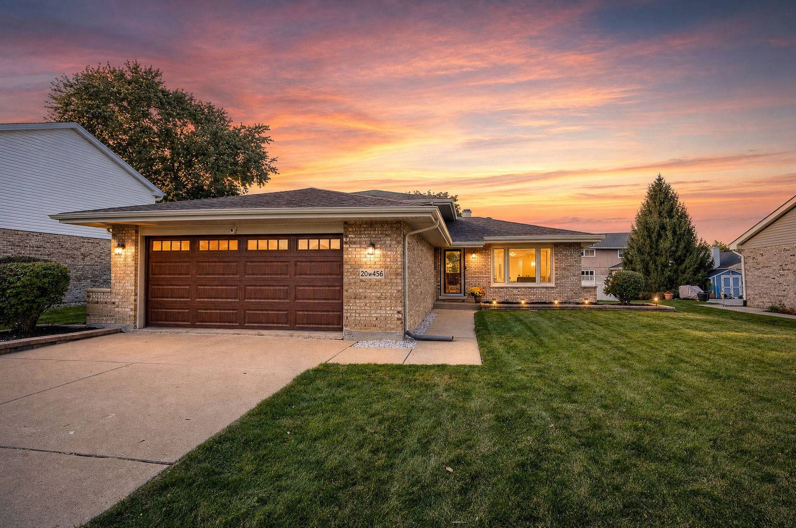 20W456 Westminster DR, Downers Grove, IL 60516