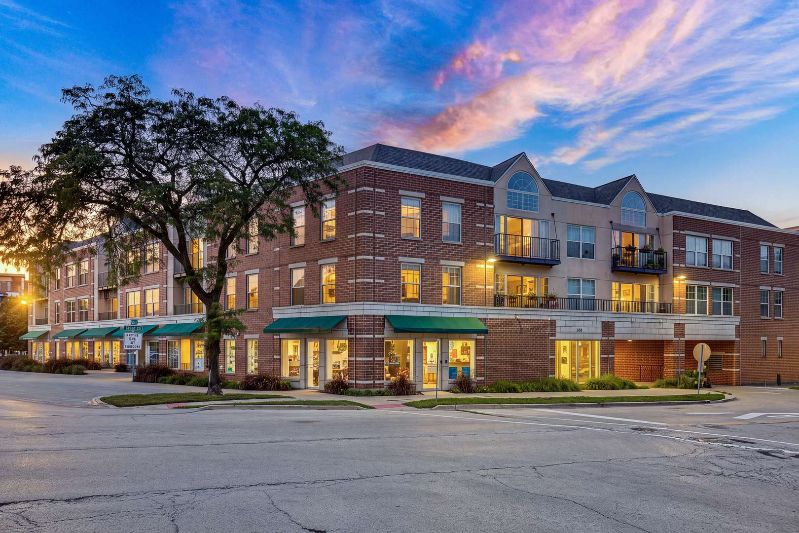 1800 Dewes ST #208, Glenview, IL 60025