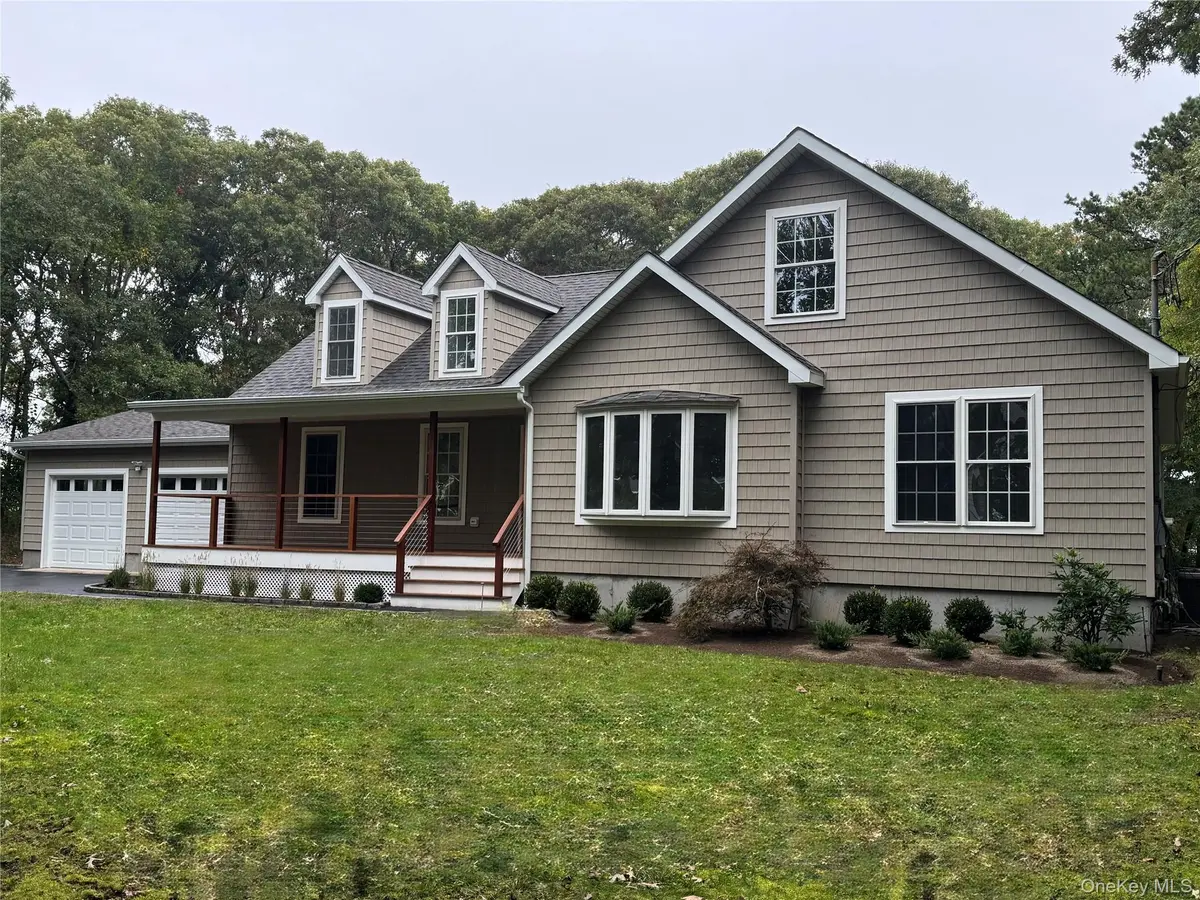 42 Homestead AVE, Westhampton Beach, NY 11978