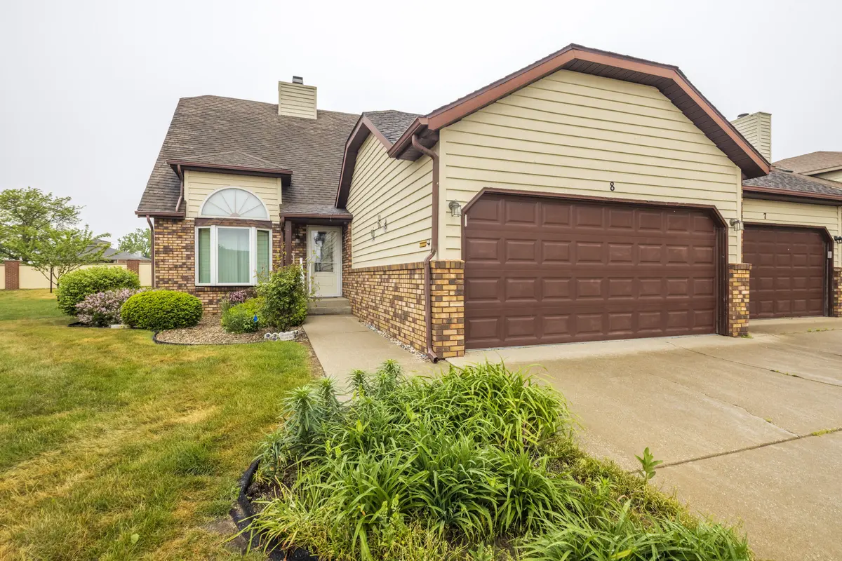 8 Constitution DR, Michigan City, IN 46360