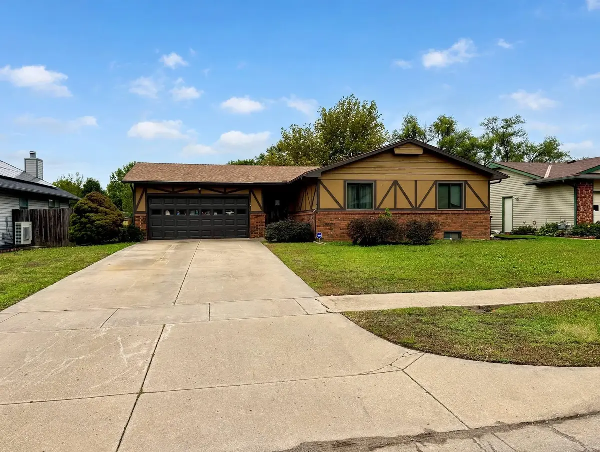 5815 E Denise, Bel Aire, KS 67220