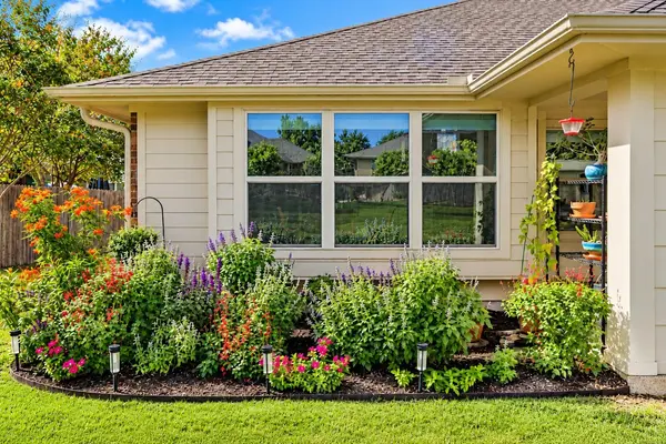 441 Lismore ST, Hutto, TX 78634