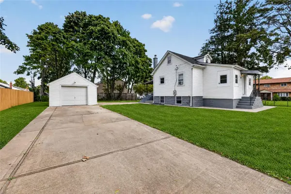 75 Apricot ST, Central Islip, NY 11722