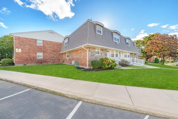 5215 Wilshire LN #5215, Oakdale, NY 11769