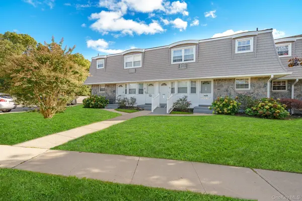 5215 Wilshire LN #5215, Oakdale, NY 11769