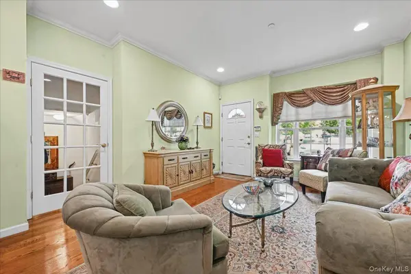 156 Spring DR, East Meadow, NY 11554