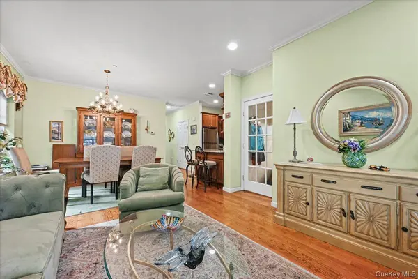 156 Spring DR, East Meadow, NY 11554