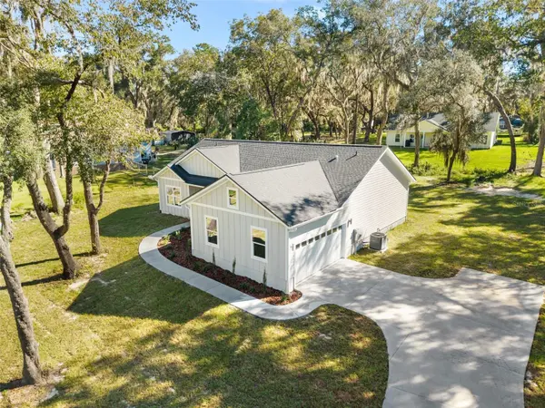 377 SE 4TH AVE, Melrose, FL 32666