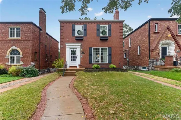 6651 Lindenwood PL, St Louis, MO 63109