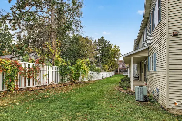 12 City View LN, Saint Paul, MN 55107
