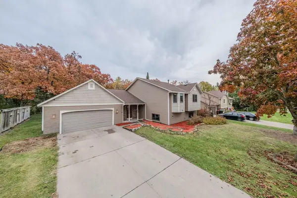 1568 Lakewood DR N, Maplewood, MN 55119