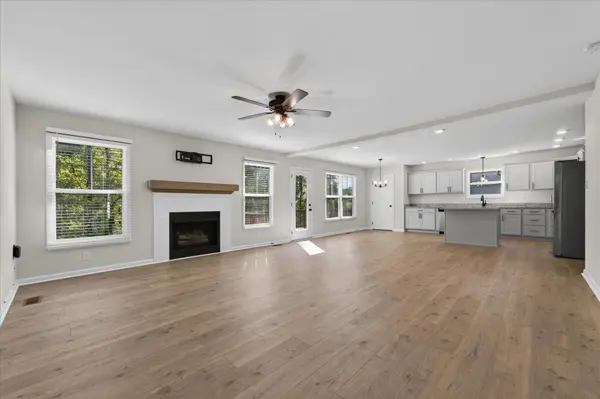 1169 Old Charlotte Trce, Clarksville, TN 37040