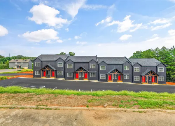 1477 William Holt Blvd, Sevierville, TN 37862