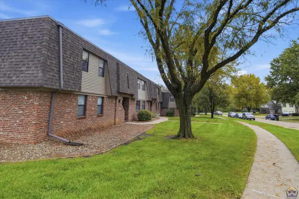 2807 SW Prairie RD ##16, Topeka, KS 66614