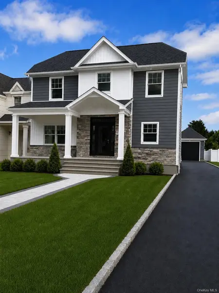 172 Searingtown RD, Albertson, NY 11507