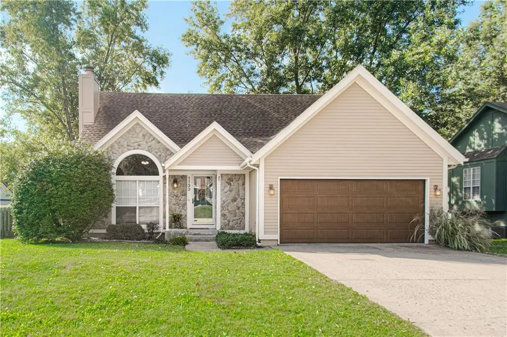 1133 E Charlotte Town RD, Olathe, KS 66061