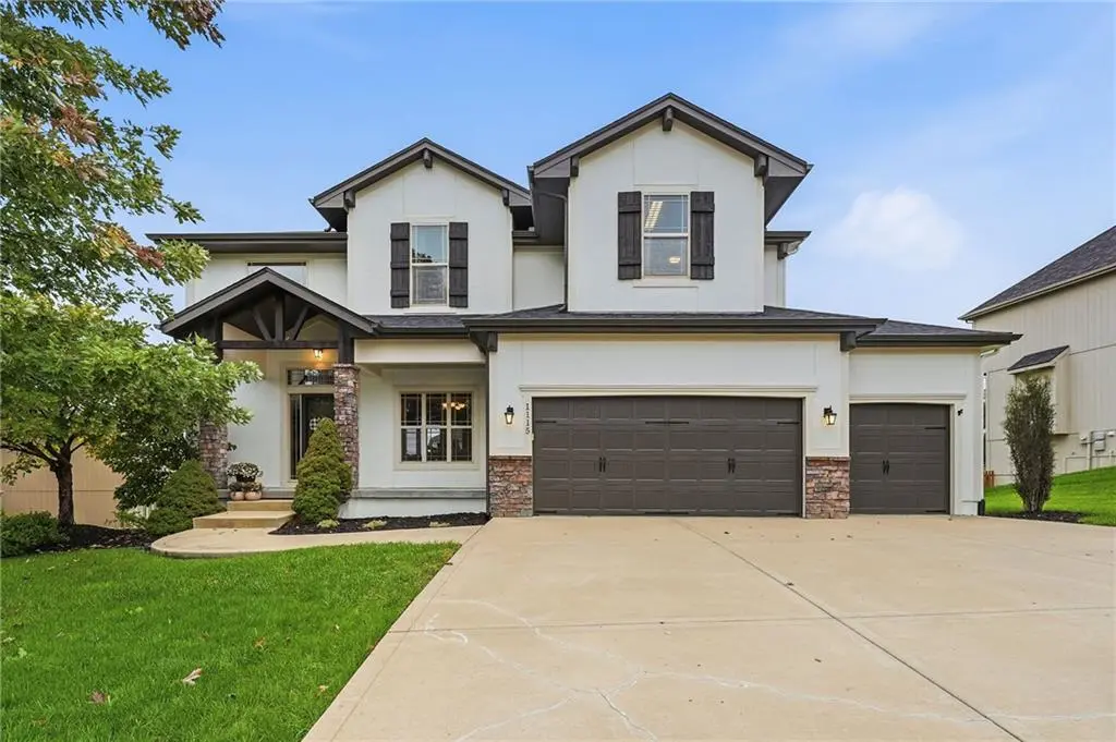 1115 Metfield LN, Raymore, MO 64083