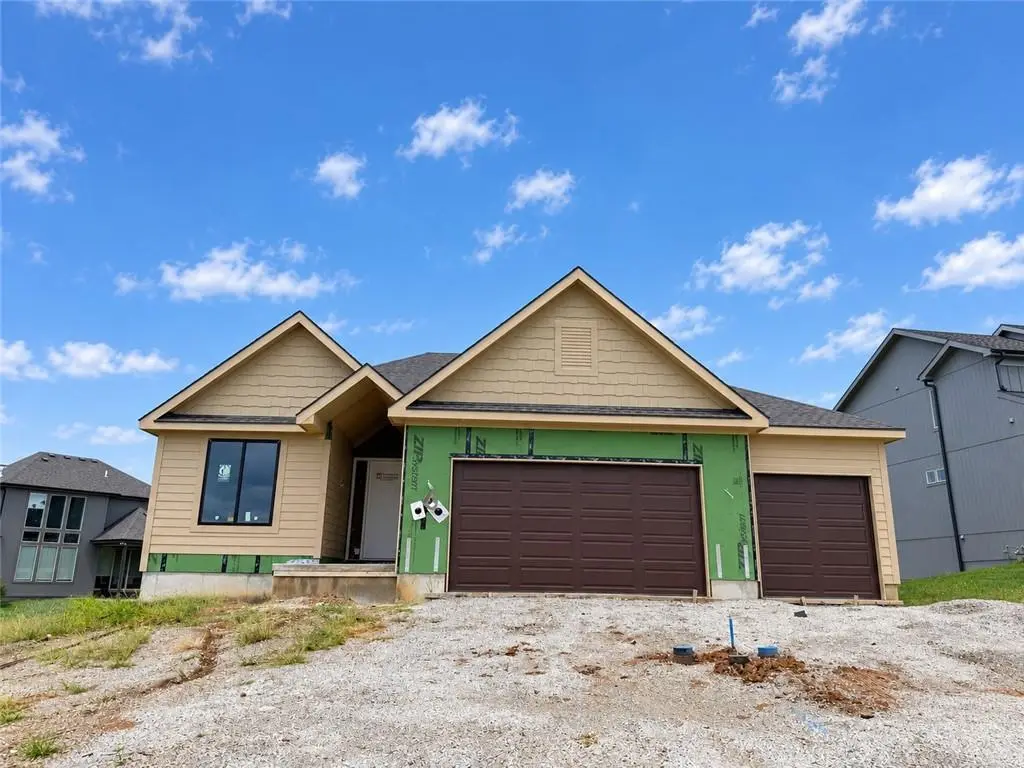 917 Twisted Oak RD, Greenwood, MO 64034