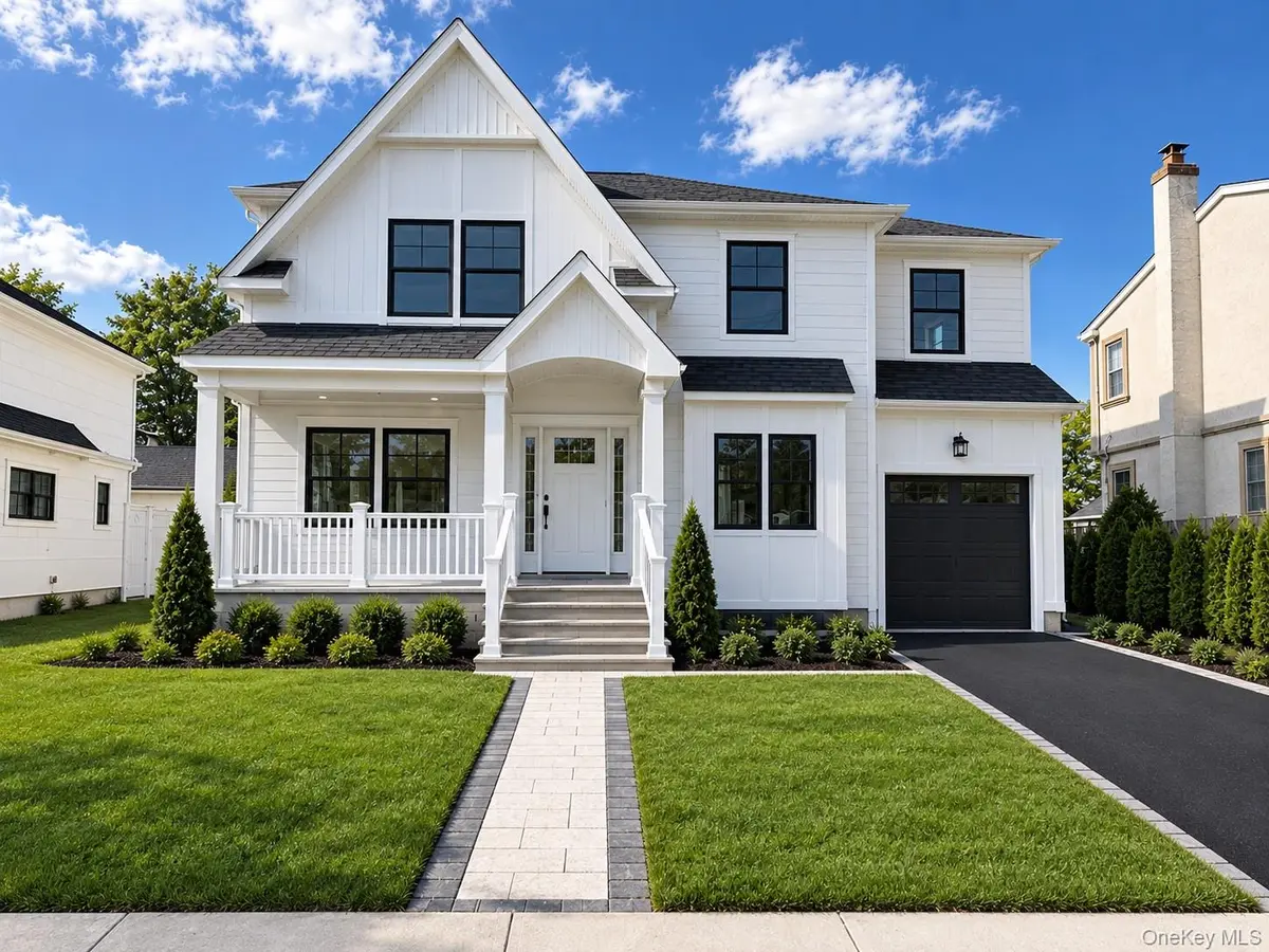 170 San Juan AVE, Albertson, NY 11507