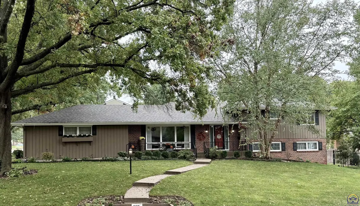 2105 SW Knollwood DR, Topeka, KS 66611